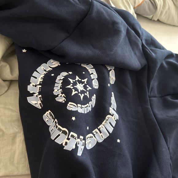 full zip up hoodie. Great condition never worn - Picture 3 of 3